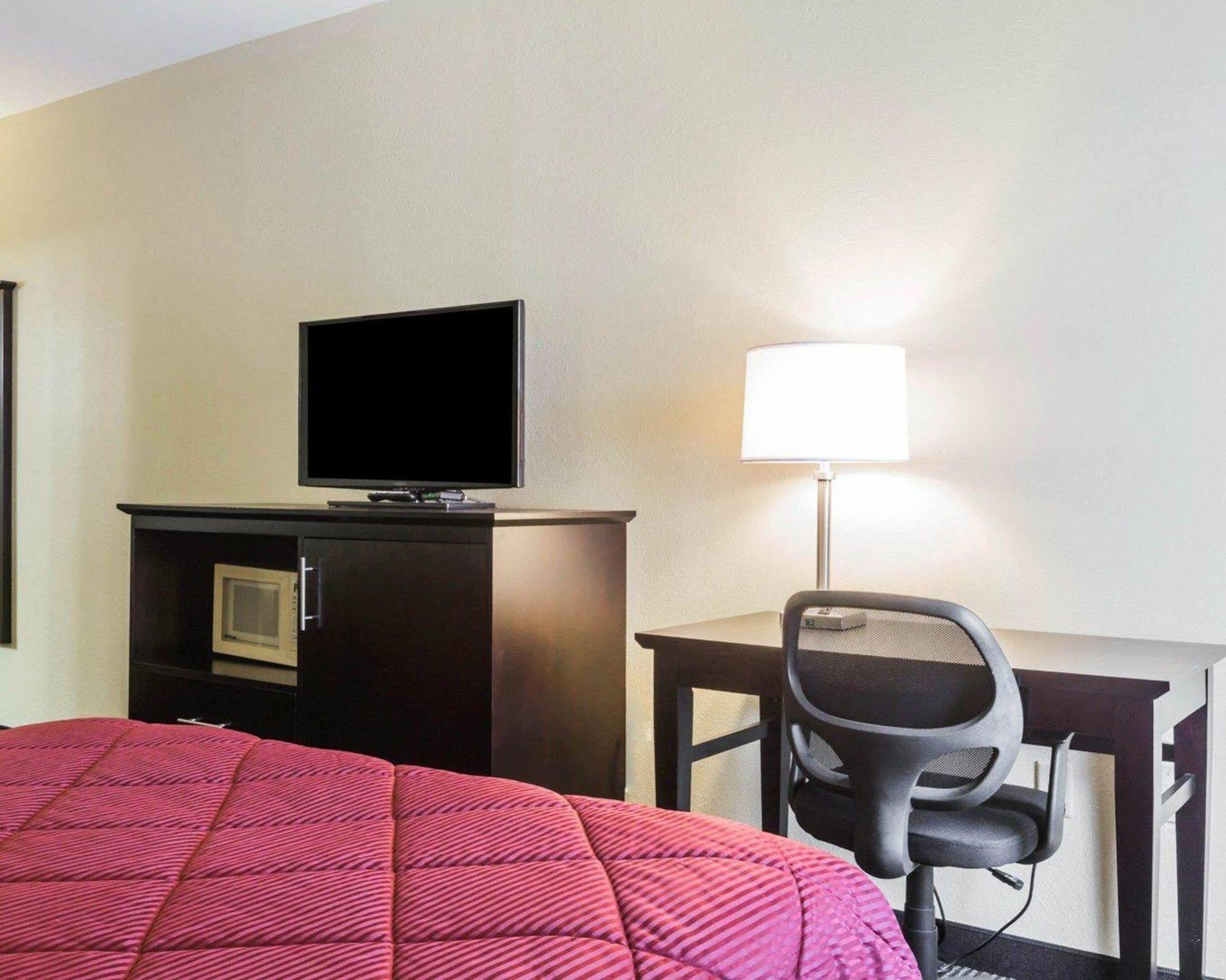 Quality Inn & Suites North מונטגומרי מראה חיצוני תמונה
