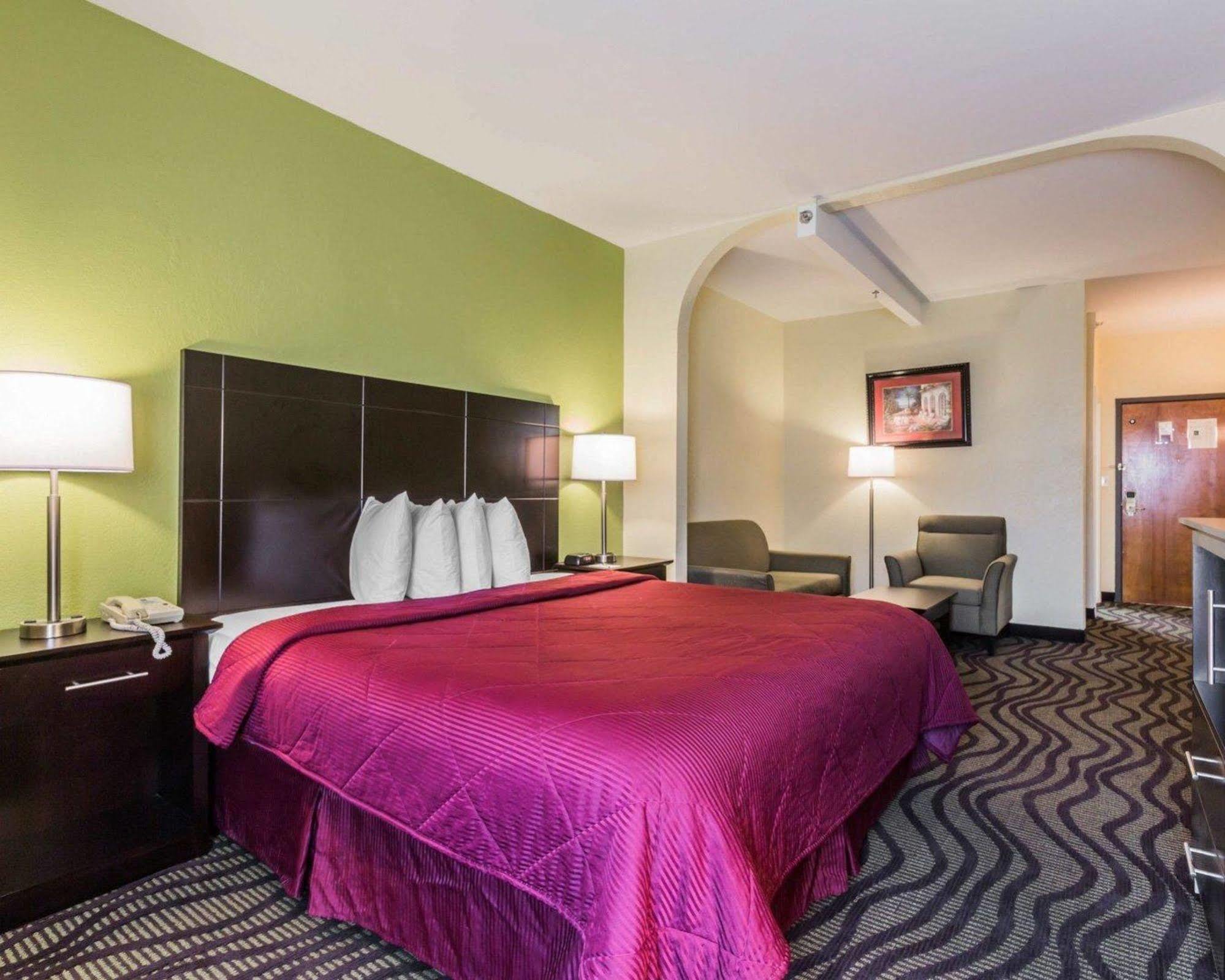 Quality Inn & Suites North מונטגומרי מראה חיצוני תמונה