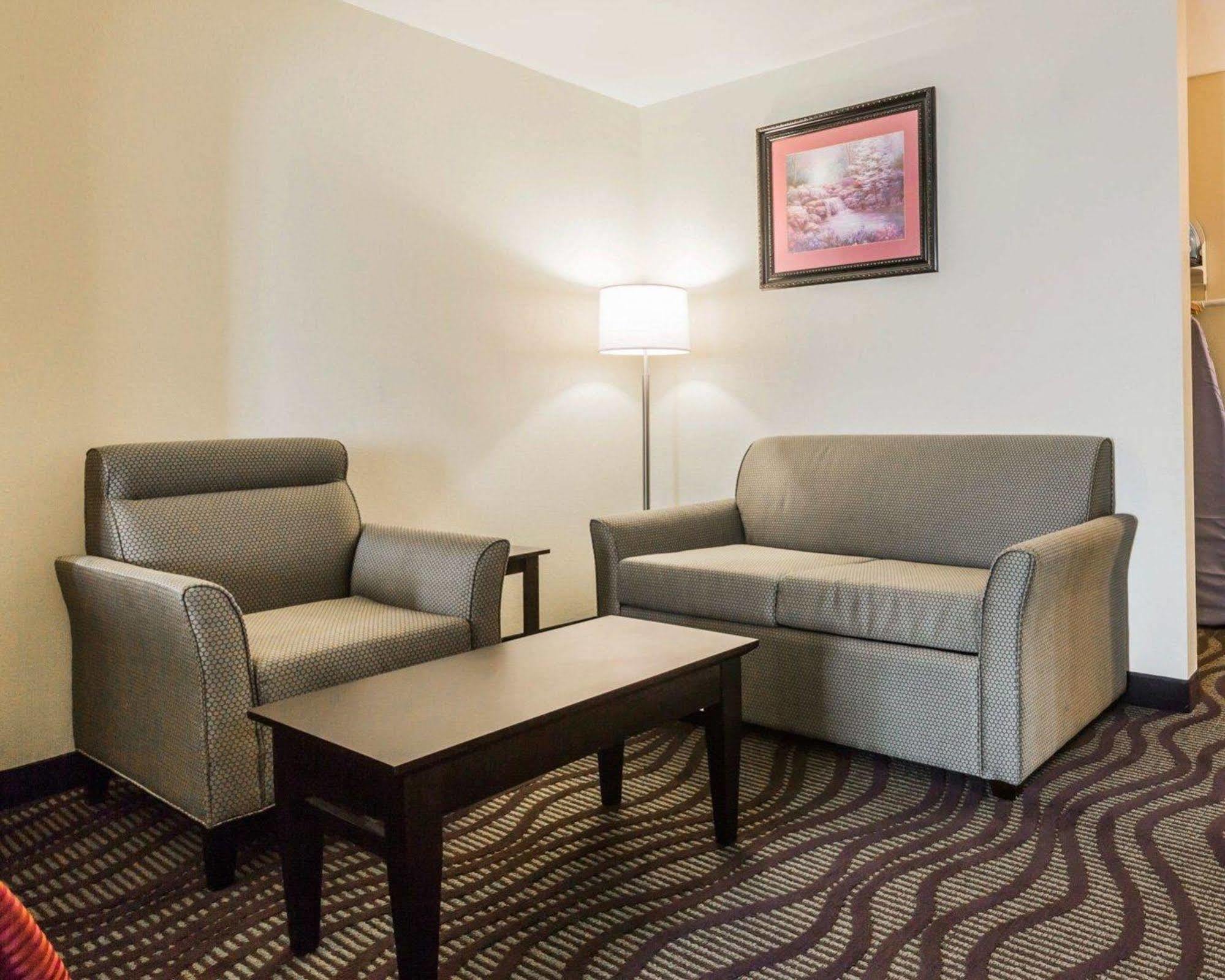 Quality Inn & Suites North מונטגומרי מראה חיצוני תמונה