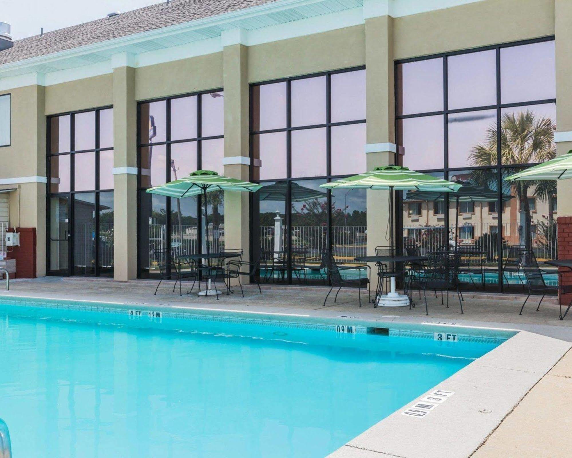 Quality Inn & Suites North מונטגומרי מראה חיצוני תמונה