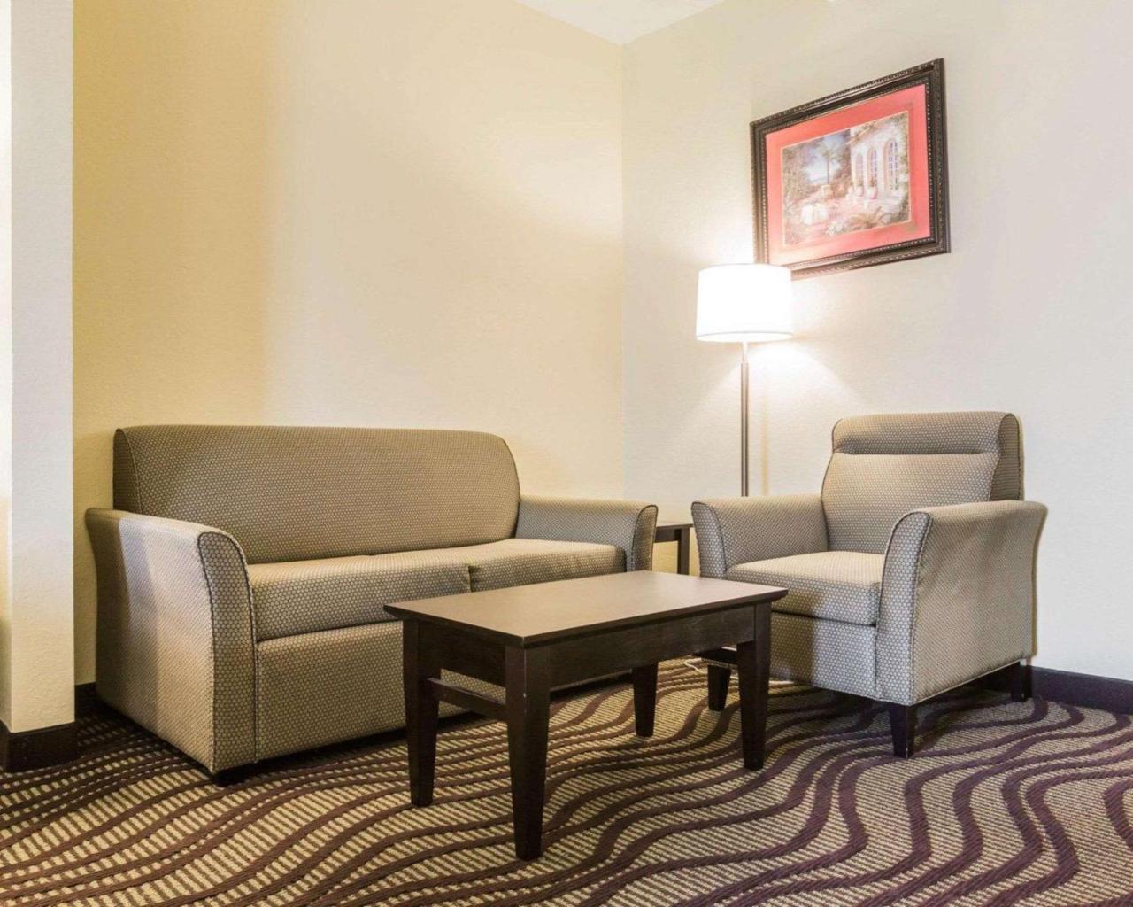 Quality Inn & Suites North מונטגומרי מראה חיצוני תמונה
