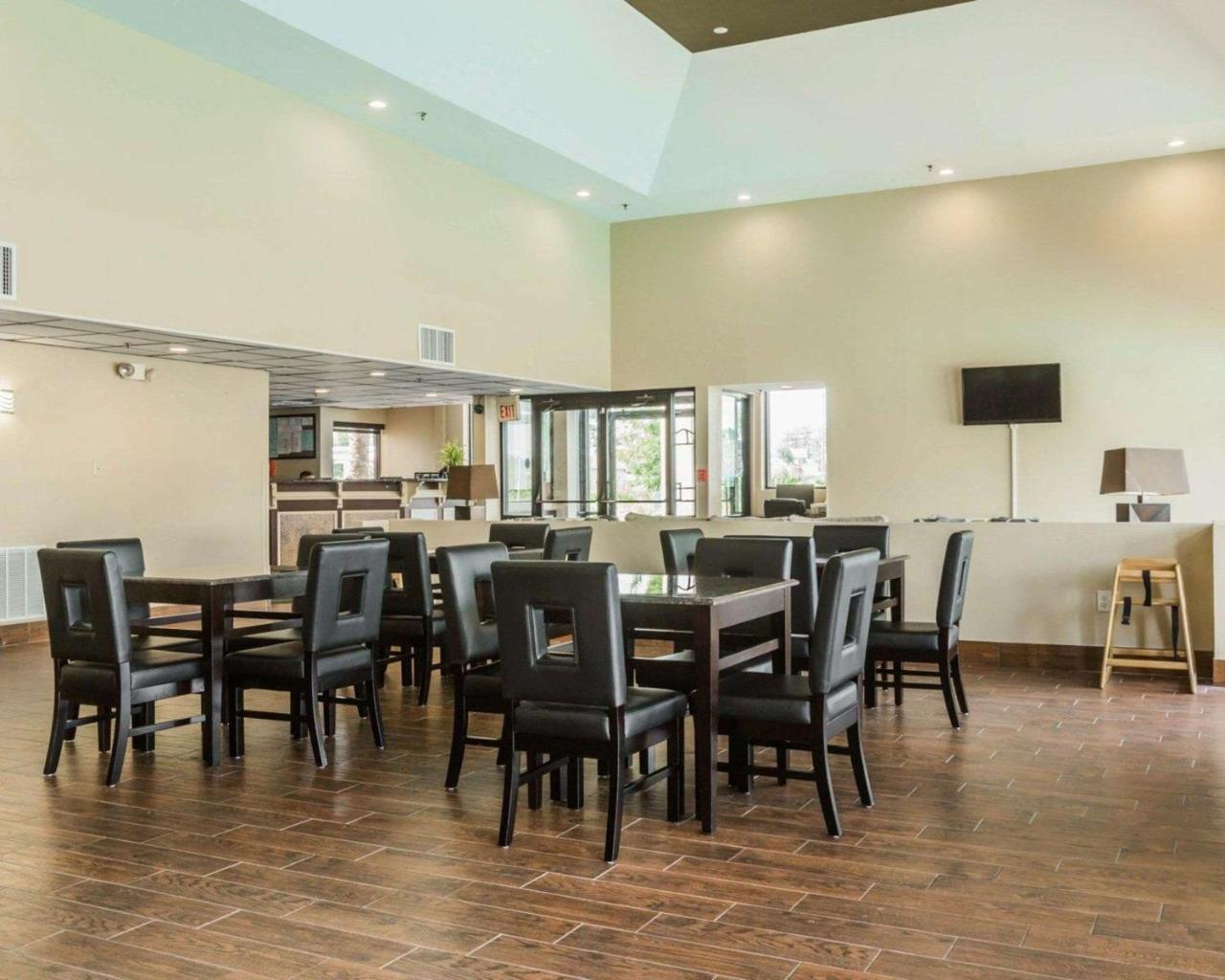 Quality Inn & Suites North מונטגומרי מראה חיצוני תמונה